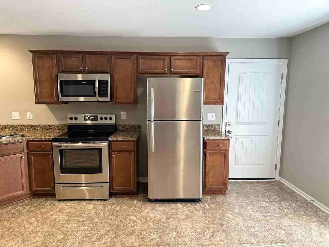 8221 Maple Ct - Photo 6 of 17