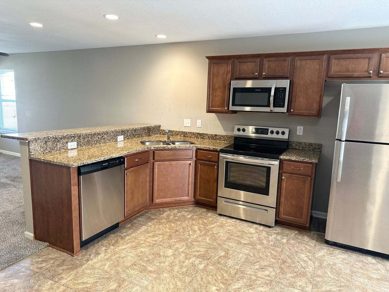 8221 Maple Ct - Photo 7 of 17