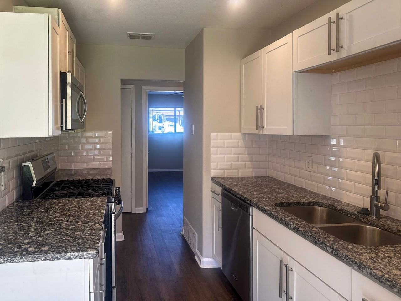 56242 Dewitt St - Photo 3 of 40