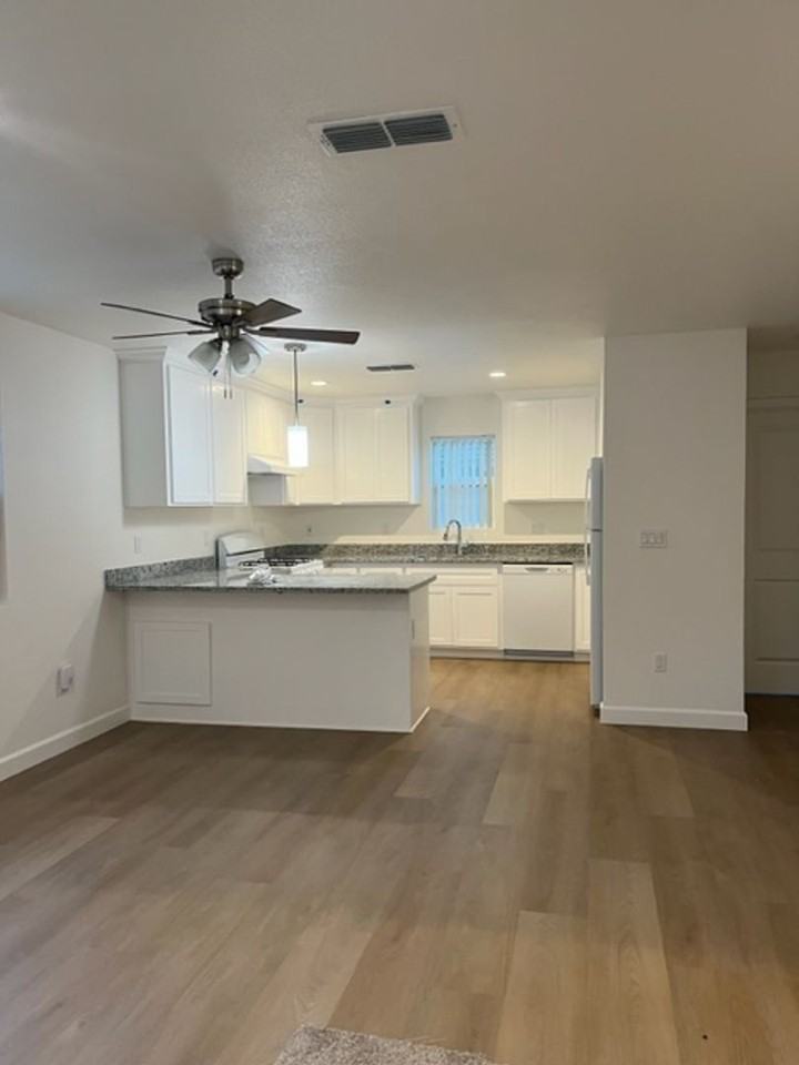 707 5th St - Photo 3 of 6