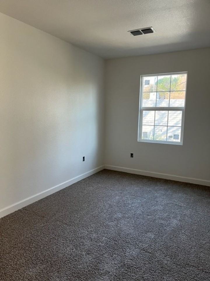 707 5th St - Photo 6 of 6