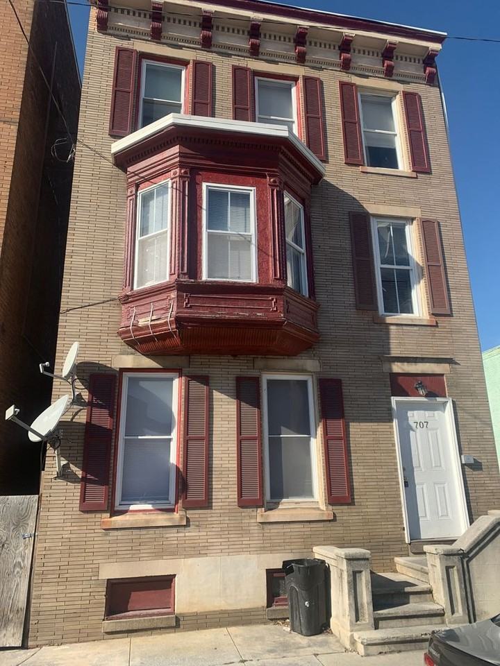 707 E Market St #4 - Photo 2 of 11