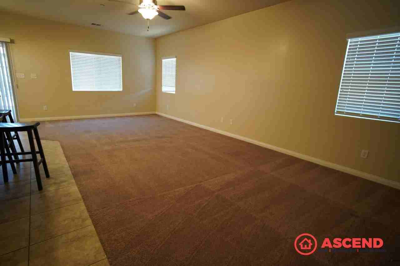 7918 Rhine Dr - Photo 4 of 15