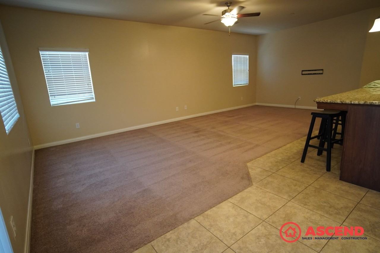 7918 Rhine Dr - Photo 5 of 15