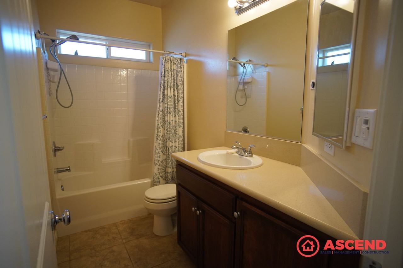 7918 Rhine Dr - Photo 6 of 15