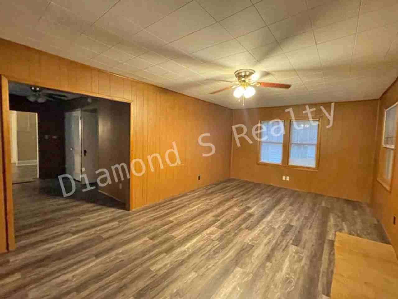 2120 N Johnston Ave - Photo 5 of 16