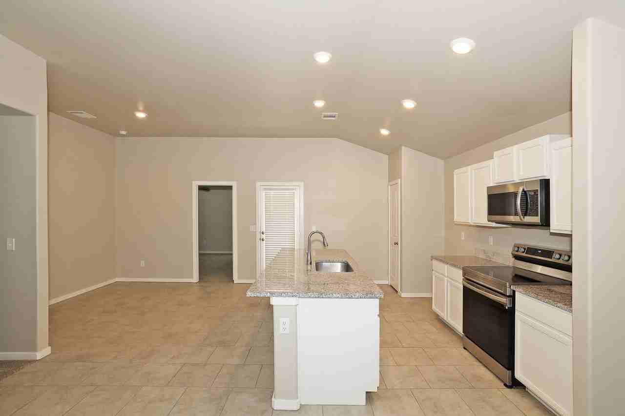 7205 Athens St - Photo 7 of 26