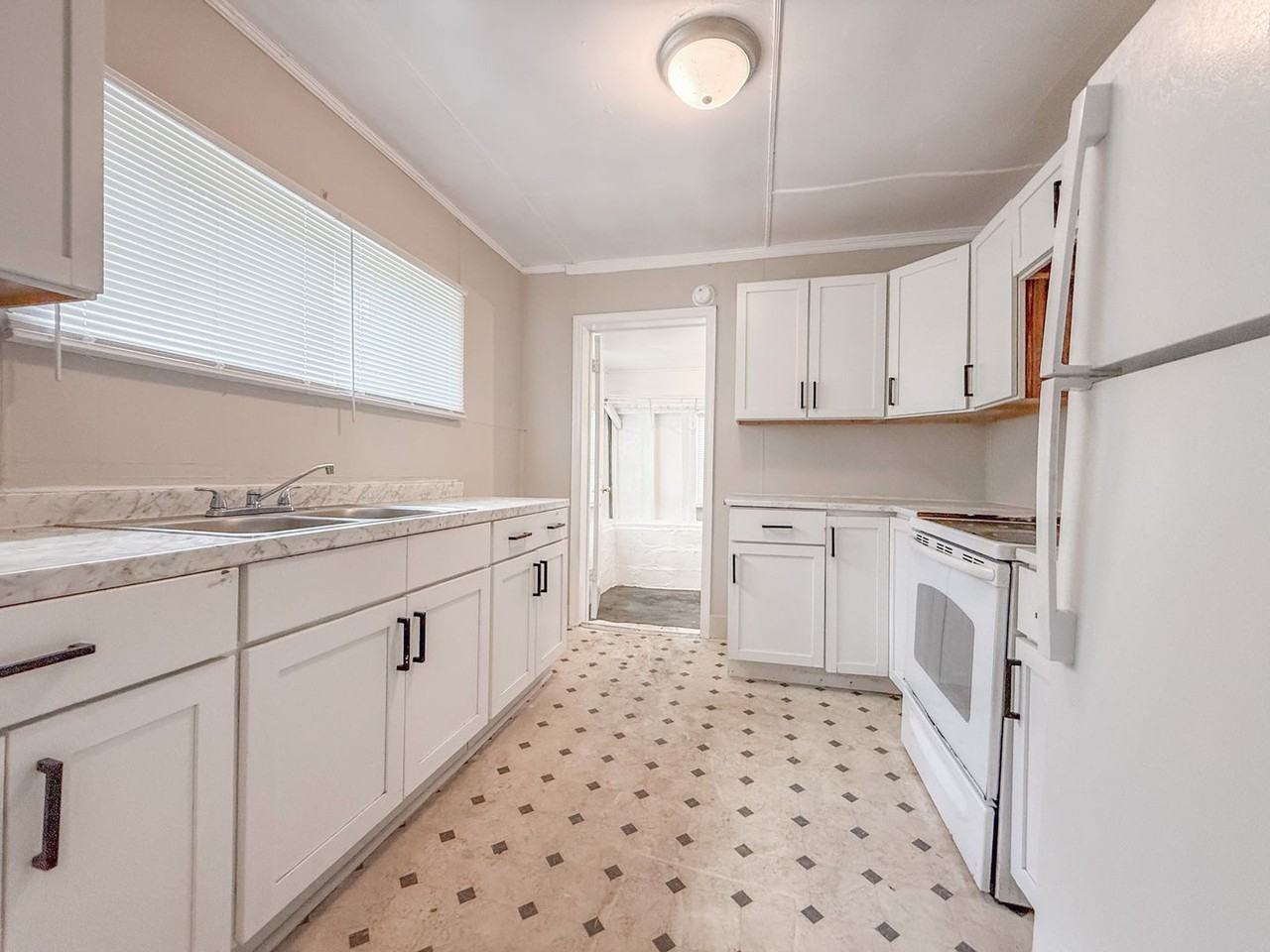 2203 Eleanor Dr - Photo 3 of 22