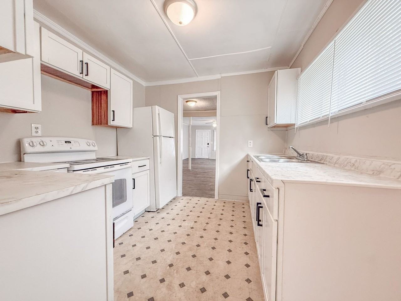 2203 Eleanor Dr - Photo 4 of 22