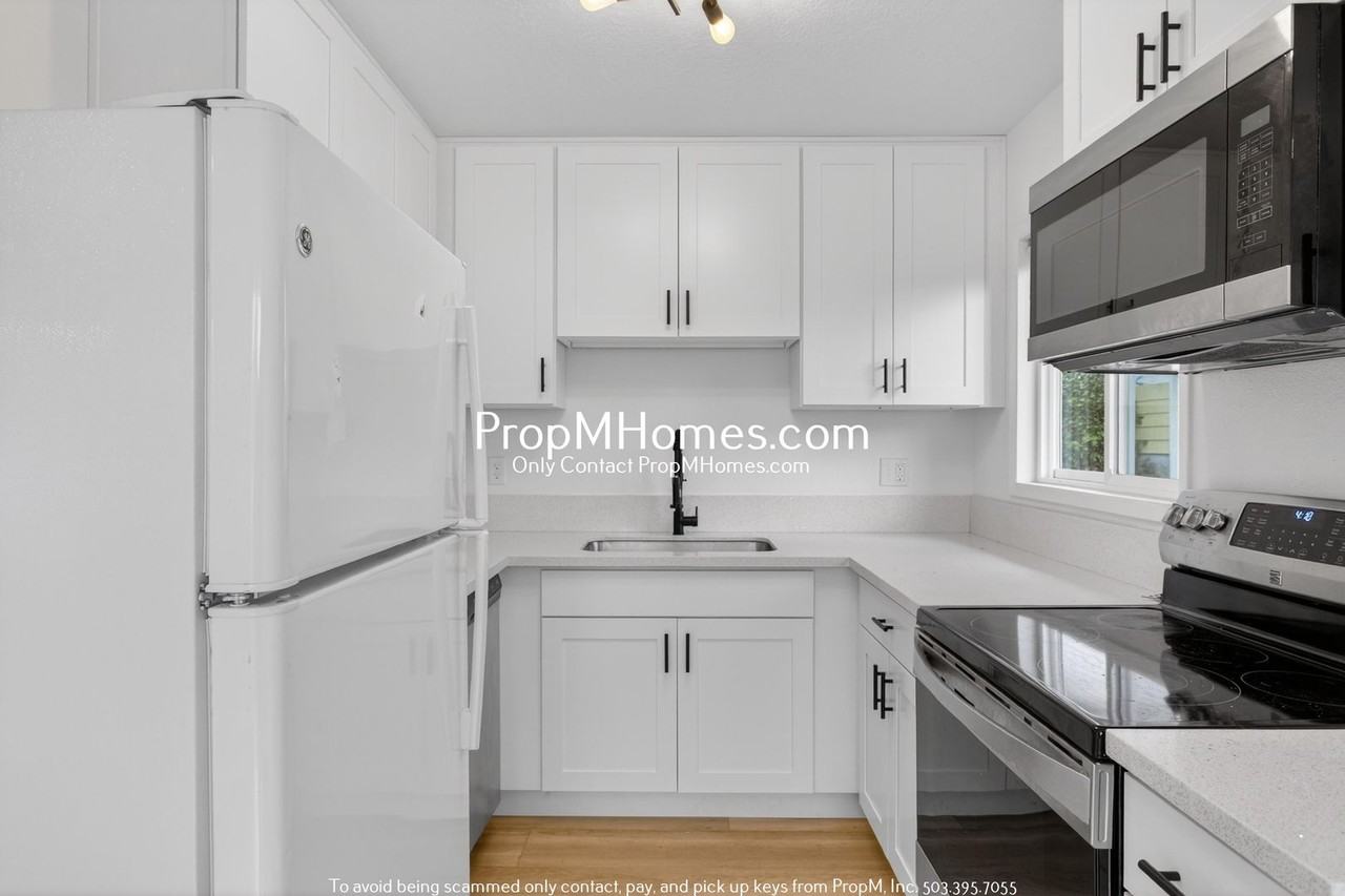 7028 N Burlington Ave - Photo 5 of 19