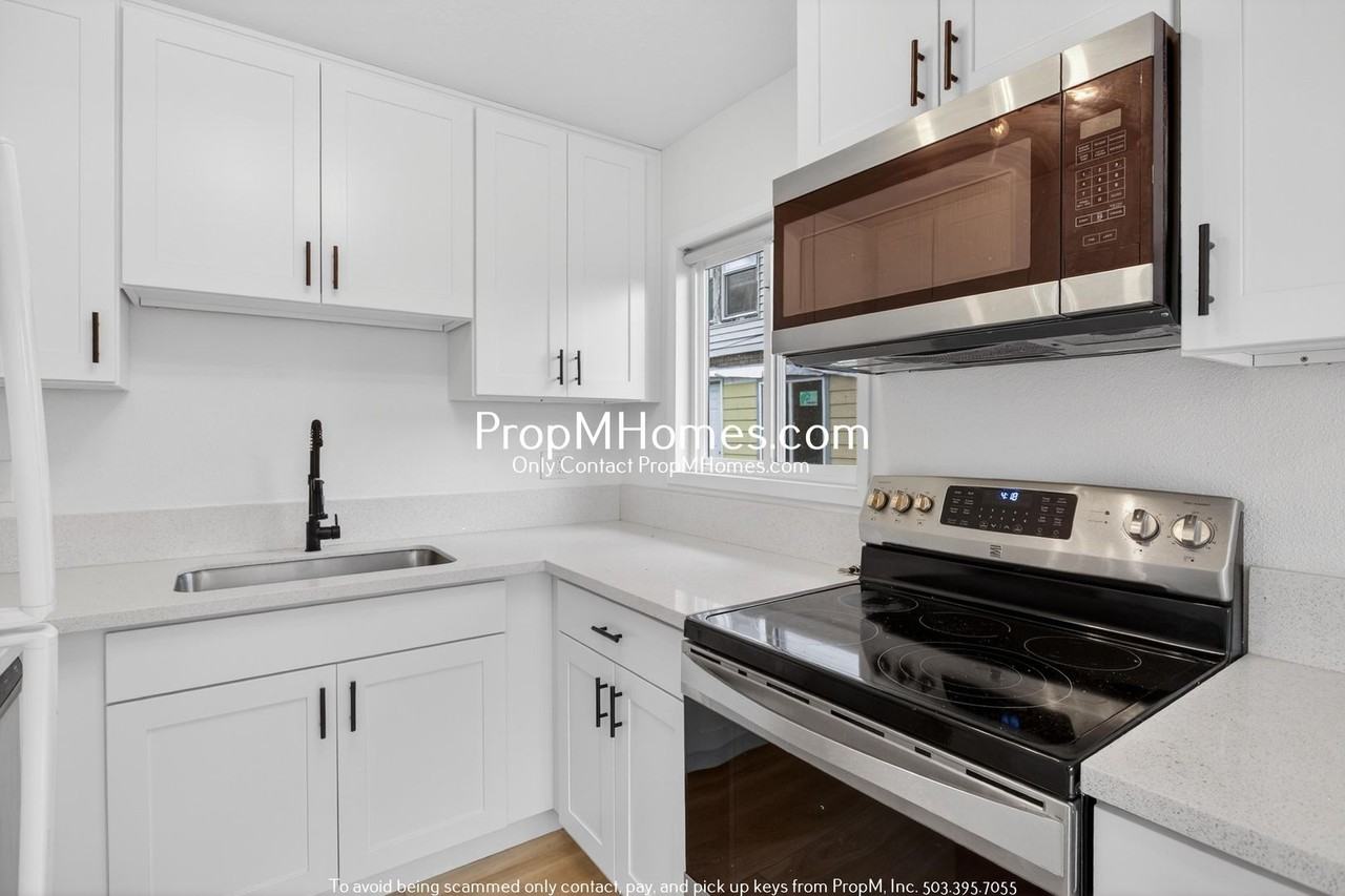 7028 N Burlington Ave - Photo 6 of 19