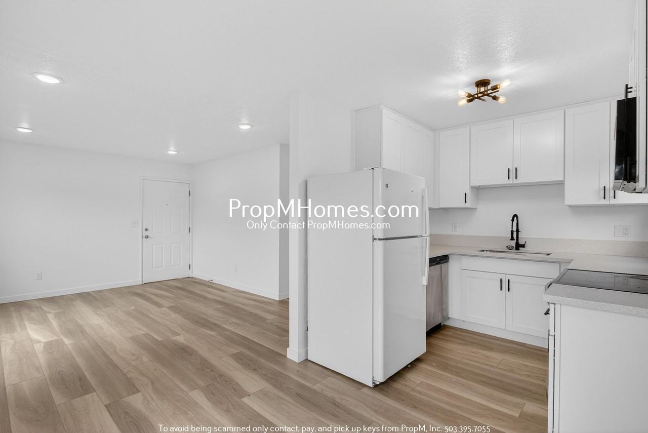 7028 N Burlington Ave - Photo 7 of 19