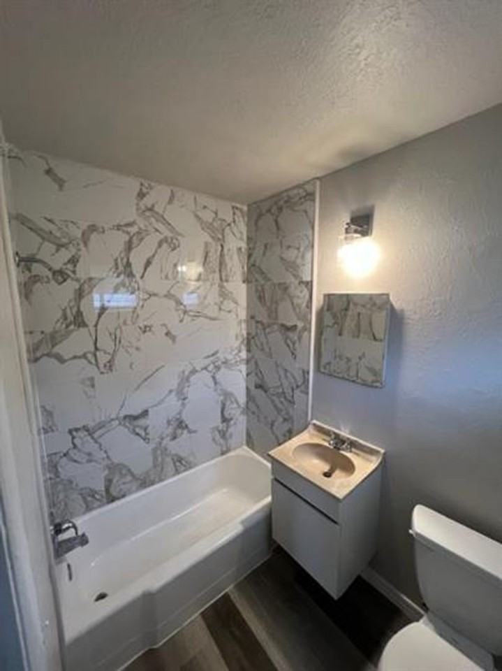 2821 Sw 33rd St - Photo 6 of 11