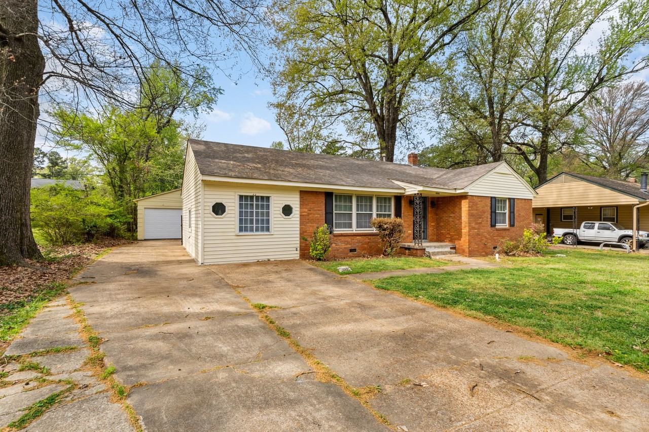 4905 Lochinvar Rd - Photo 2 of 22