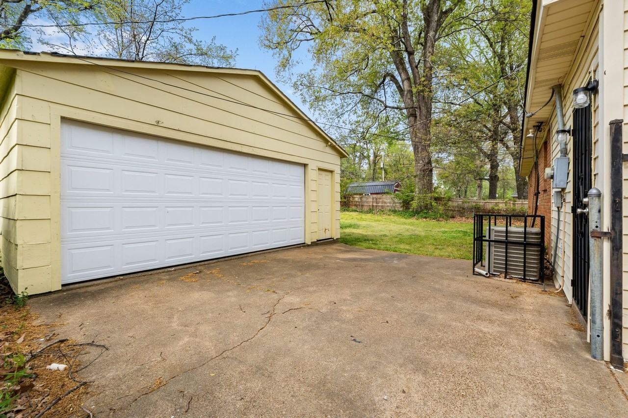 4905 Lochinvar Rd - Photo 3 of 22