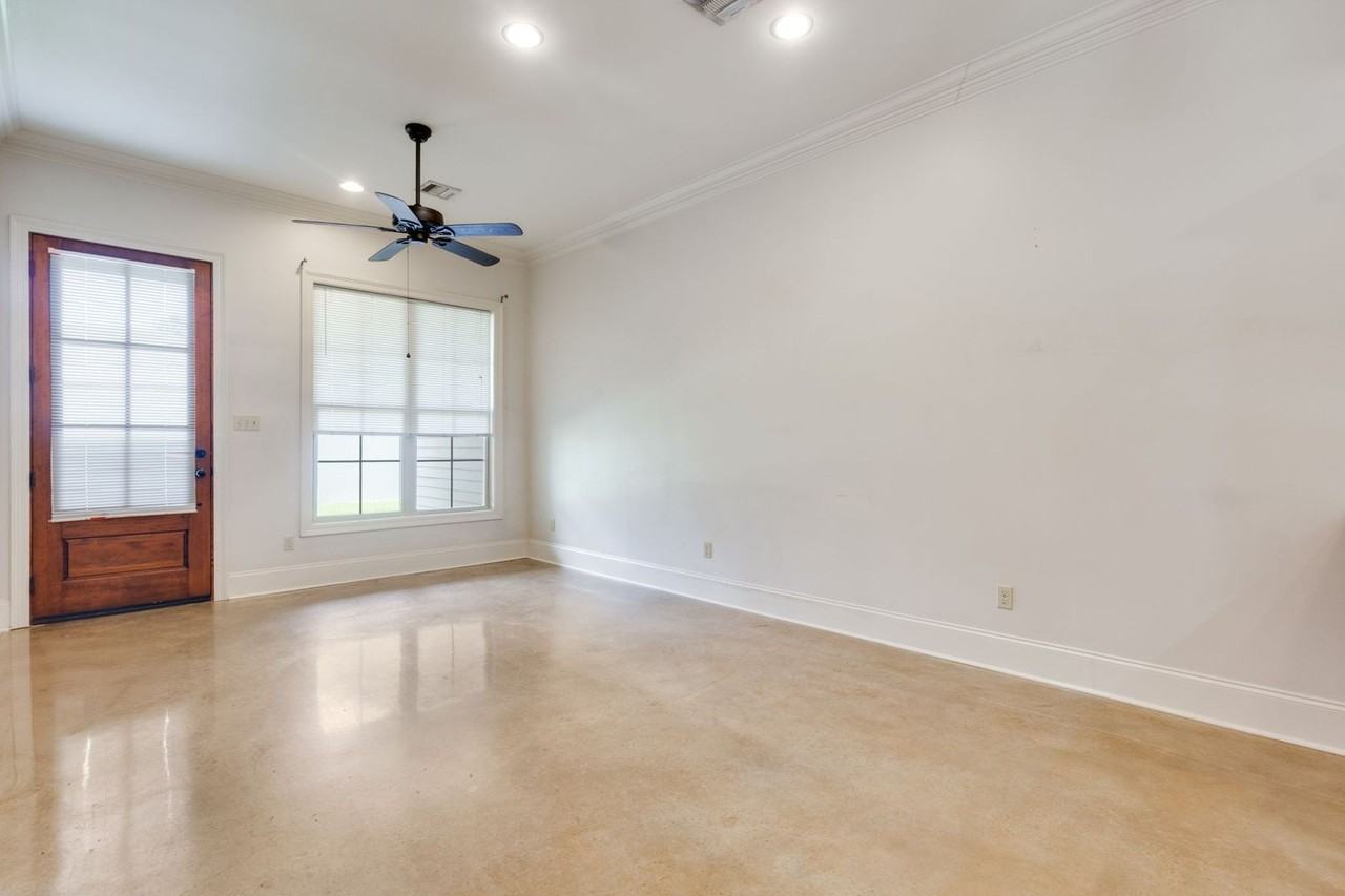 128 Brightwood Dr - Photo 4 of 16