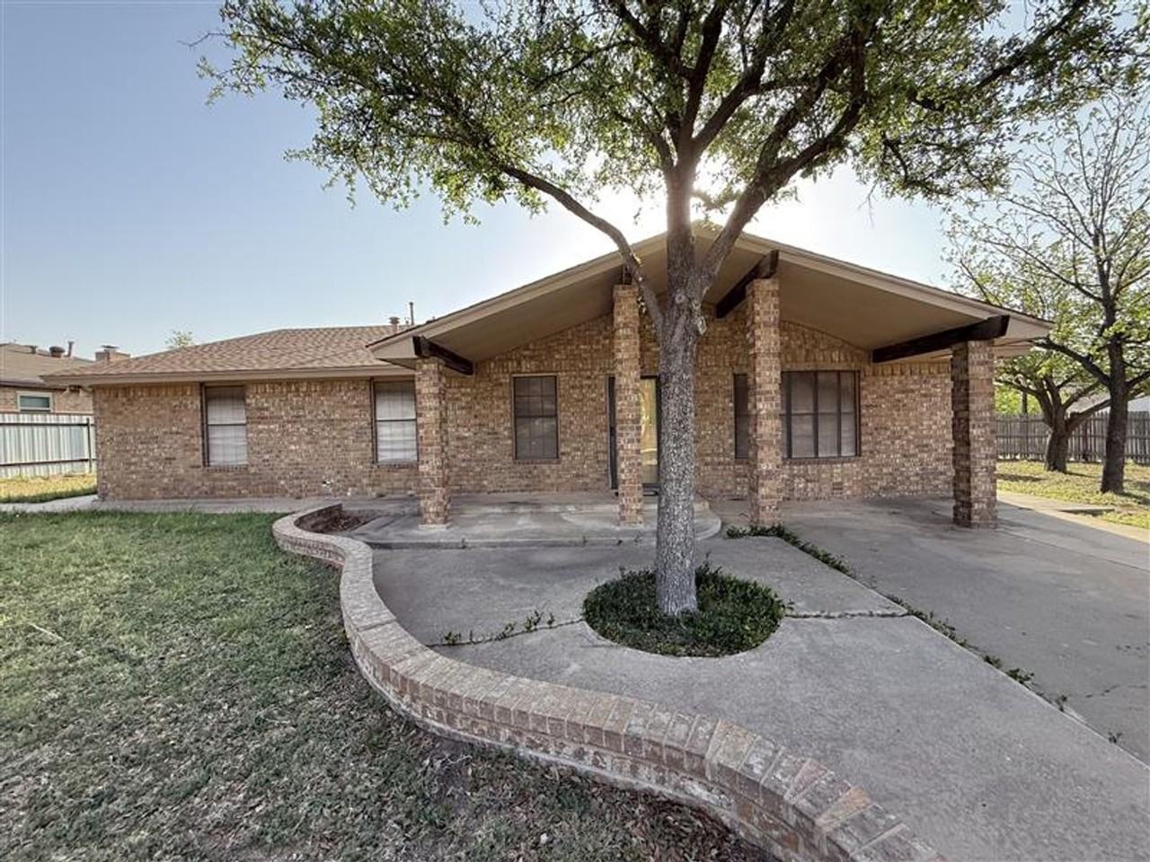 728 Spencer St - Photo 2 of 14