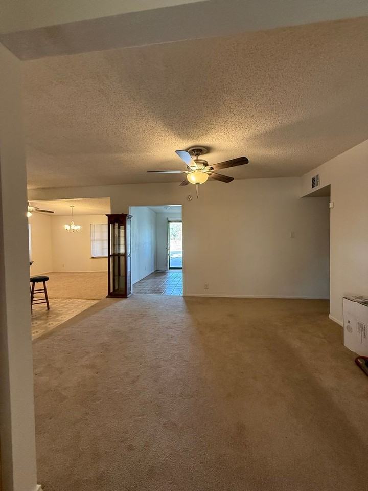 728 Spencer St - Photo 6 of 14