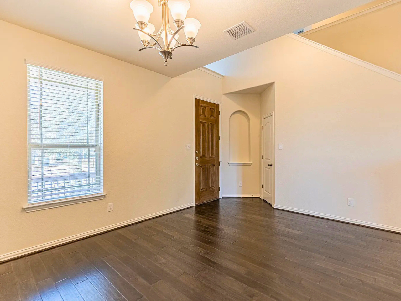 27910 Dana Creek Dr - Photo 5 of 40