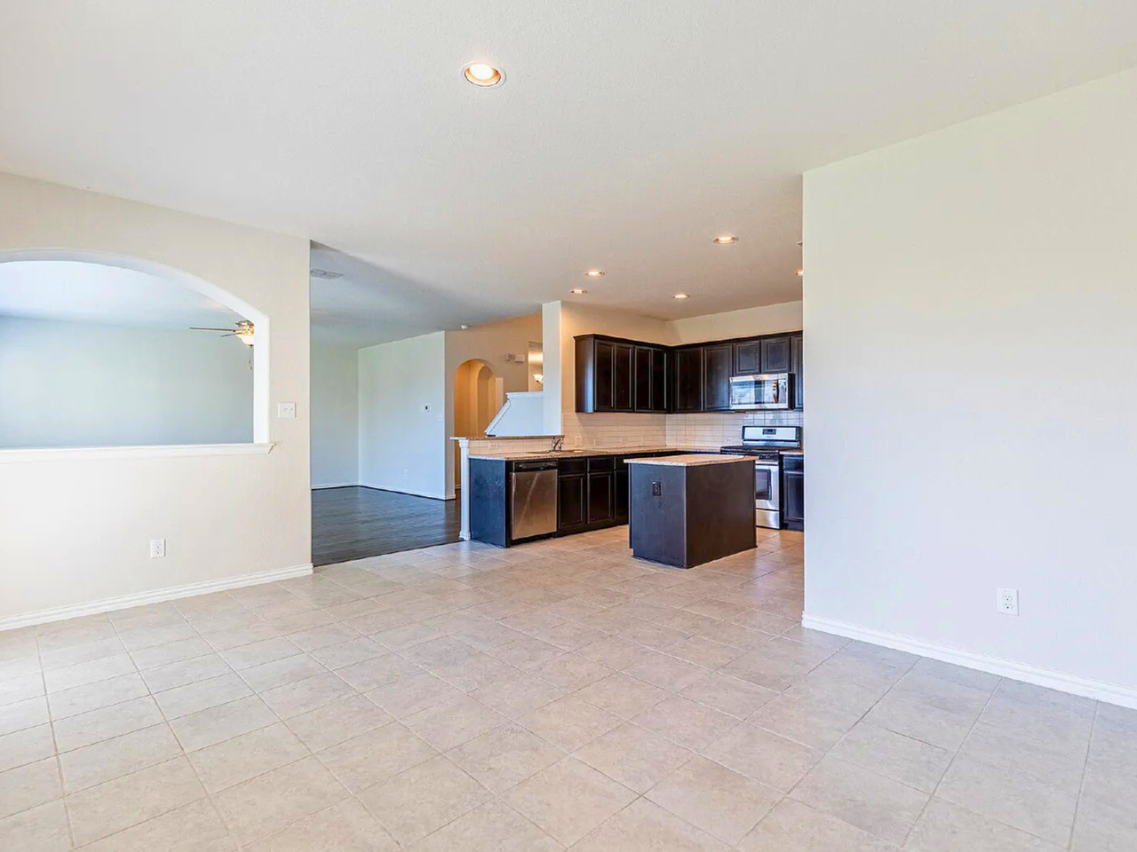 27910 Dana Creek Dr - Photo 7 of 40