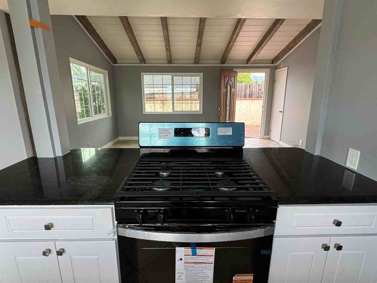 1301 Lucas St - Photo 3 of 23