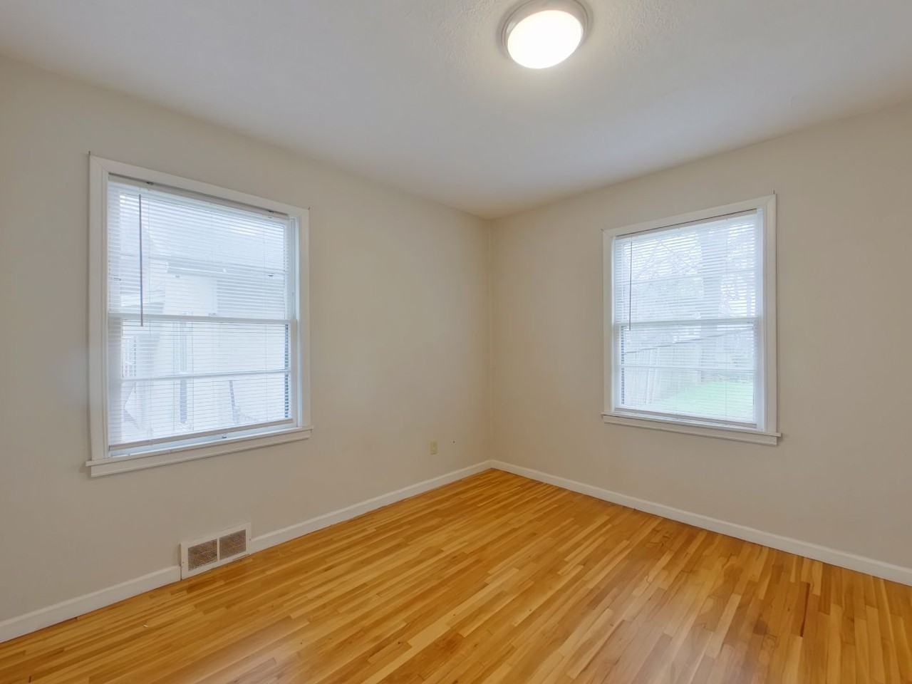 1823 N Jeanette Ave - Photo 4 of 9