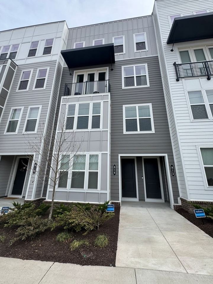 814 42nd Ave N - Photo 2 of 31