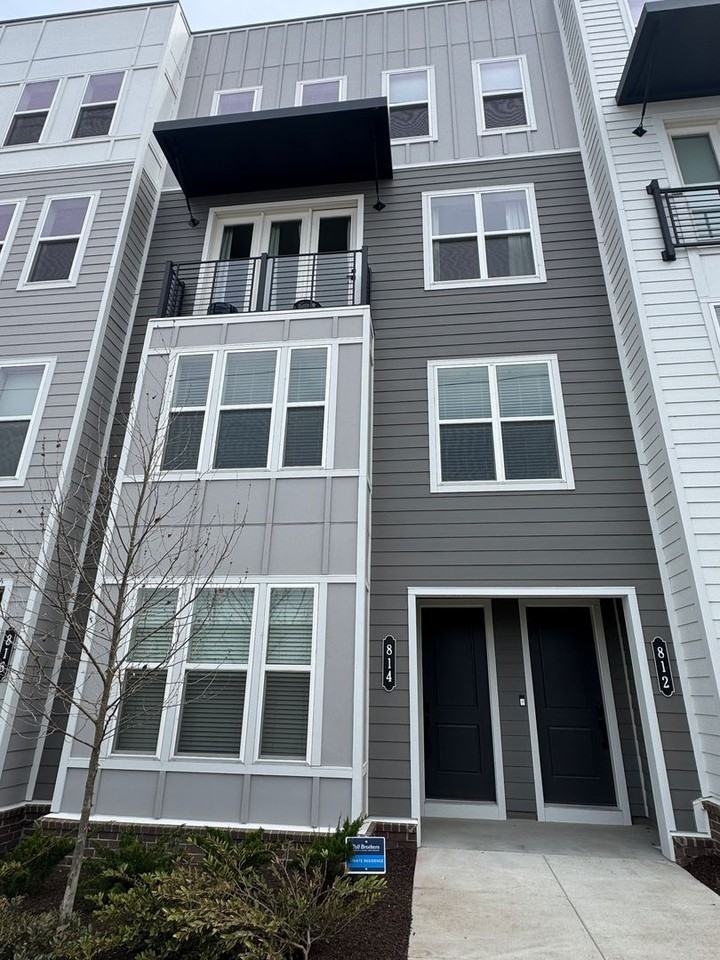 814 42nd Ave N - Photo 3 of 31