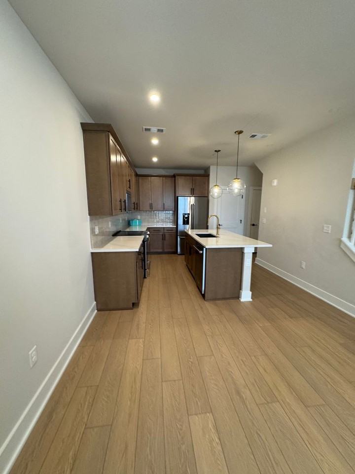 814 42nd Ave N - Photo 5 of 31