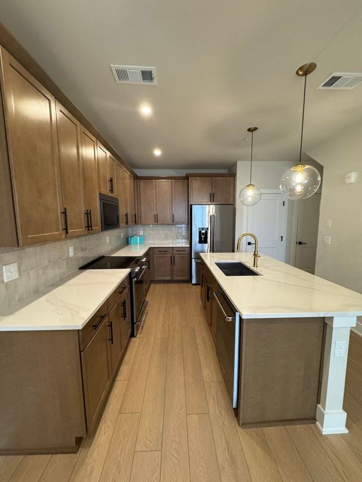 814 42nd Ave N - Photo 6 of 31