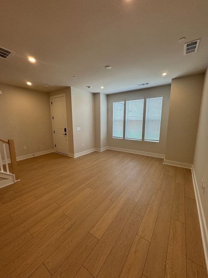 814 42nd Ave N - Photo 7 of 31