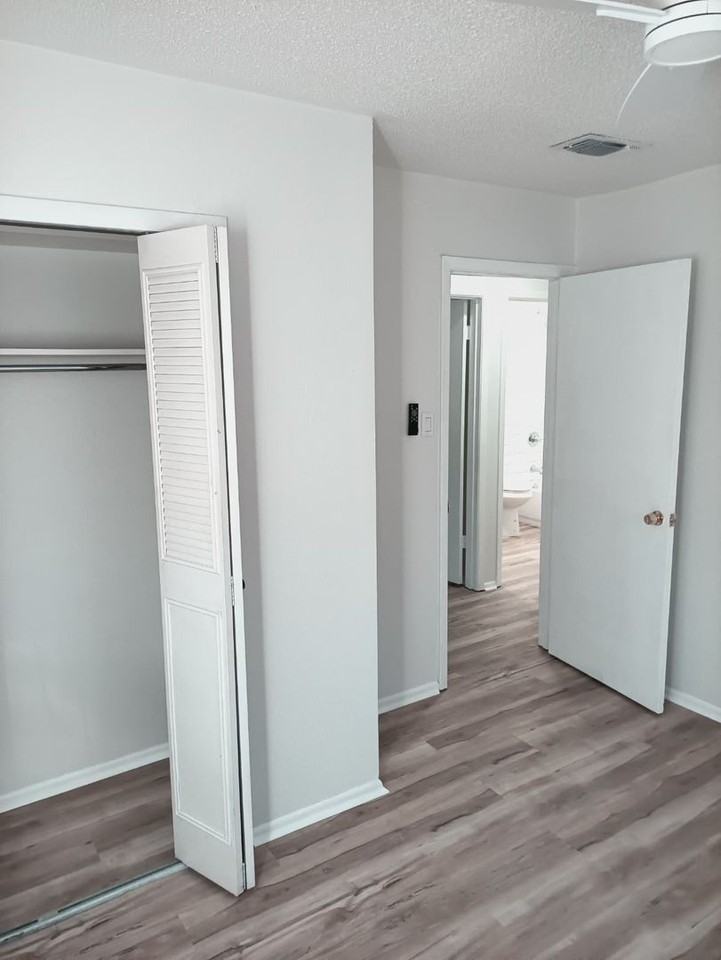 7526 Valley Oak St - Photo 2 of 17