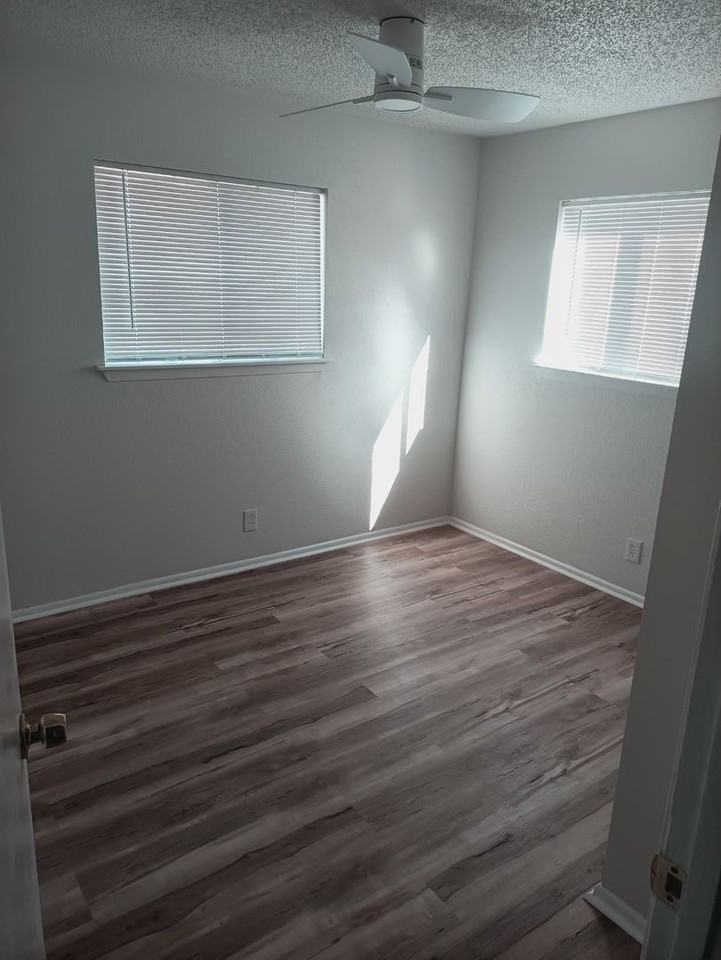 7526 Valley Oak St - Photo 3 of 17