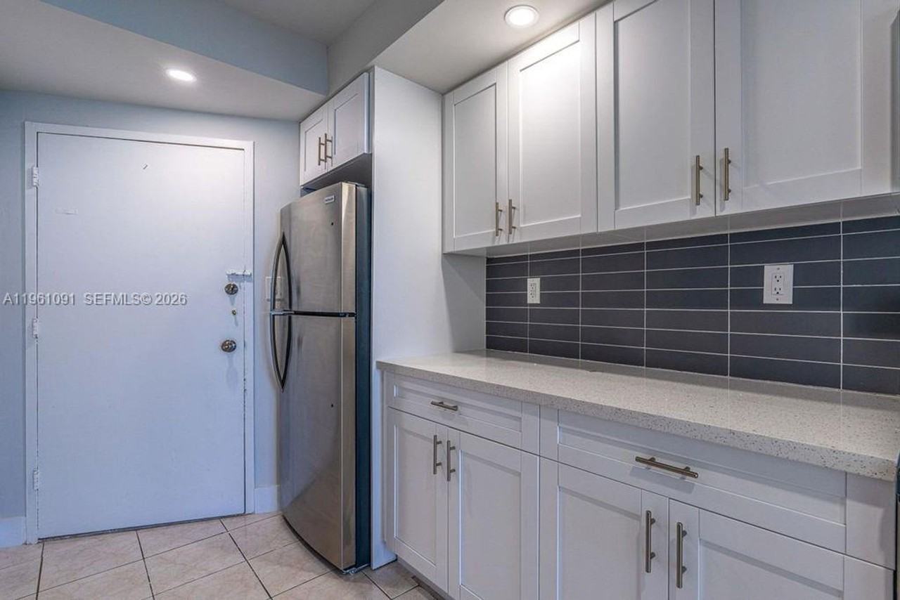 5401 Collins Ave - Photo 2 of 14