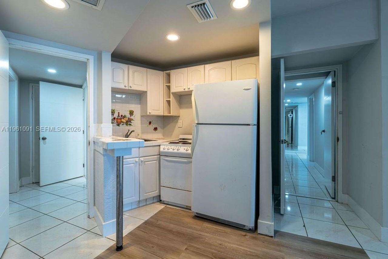 5401 Collins Ave - Photo 5 of 14