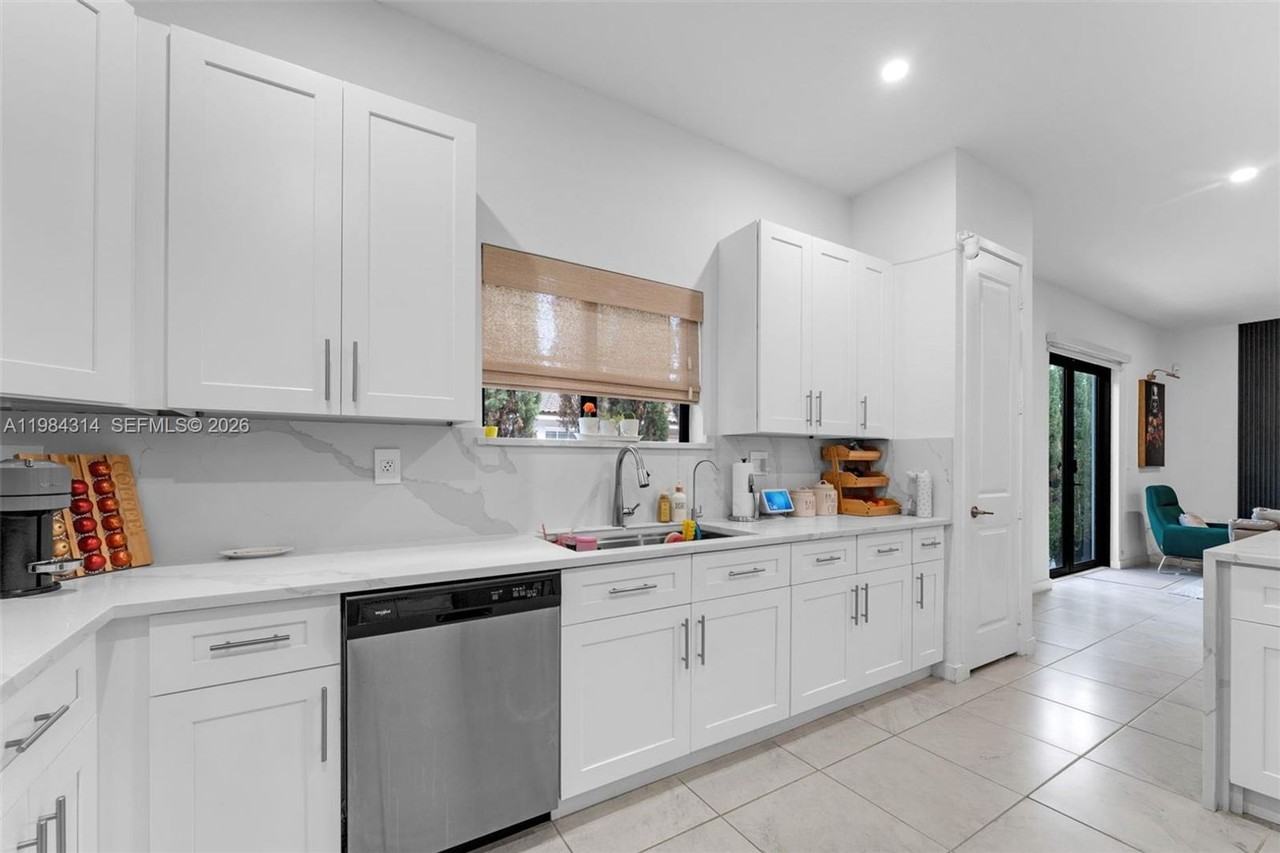 17805 Sw 114th Ct - Photo 2 of 22