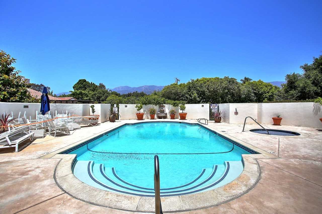 1034 Fairway Rd - Photo 4 of 29