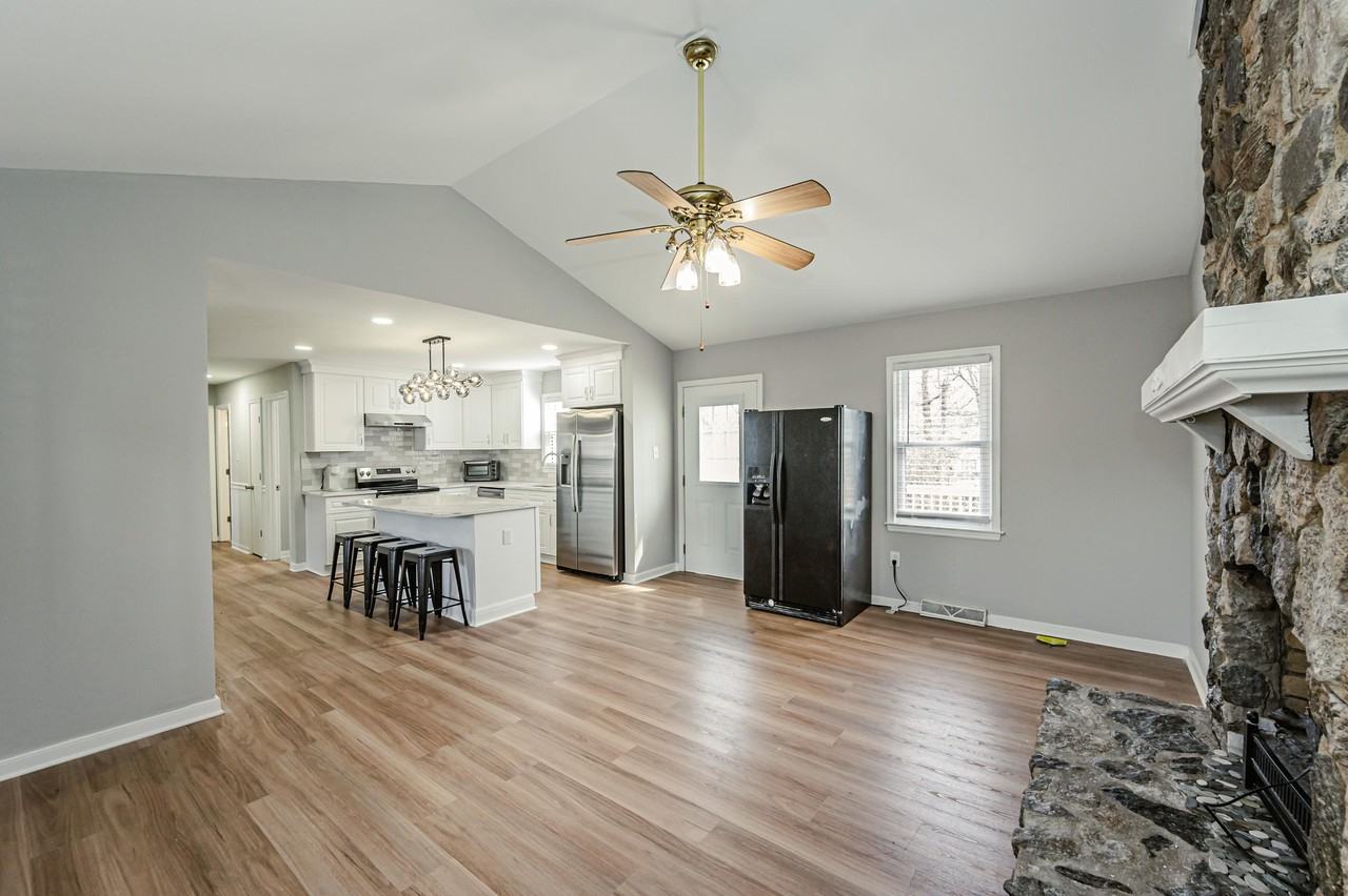 Hemlock Rd - Photo 7 of 9