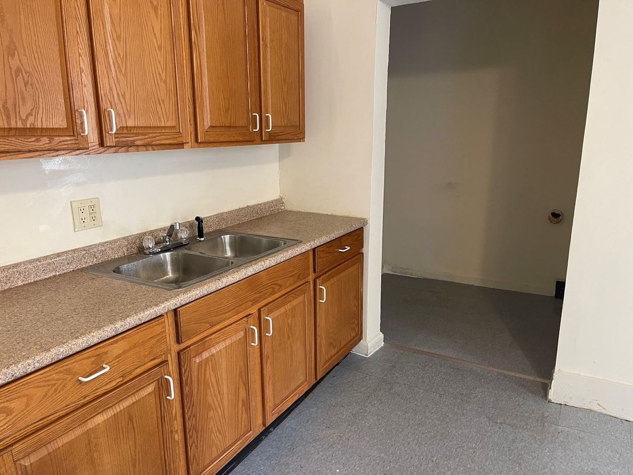 37 Boone St - Photo 6 of 11