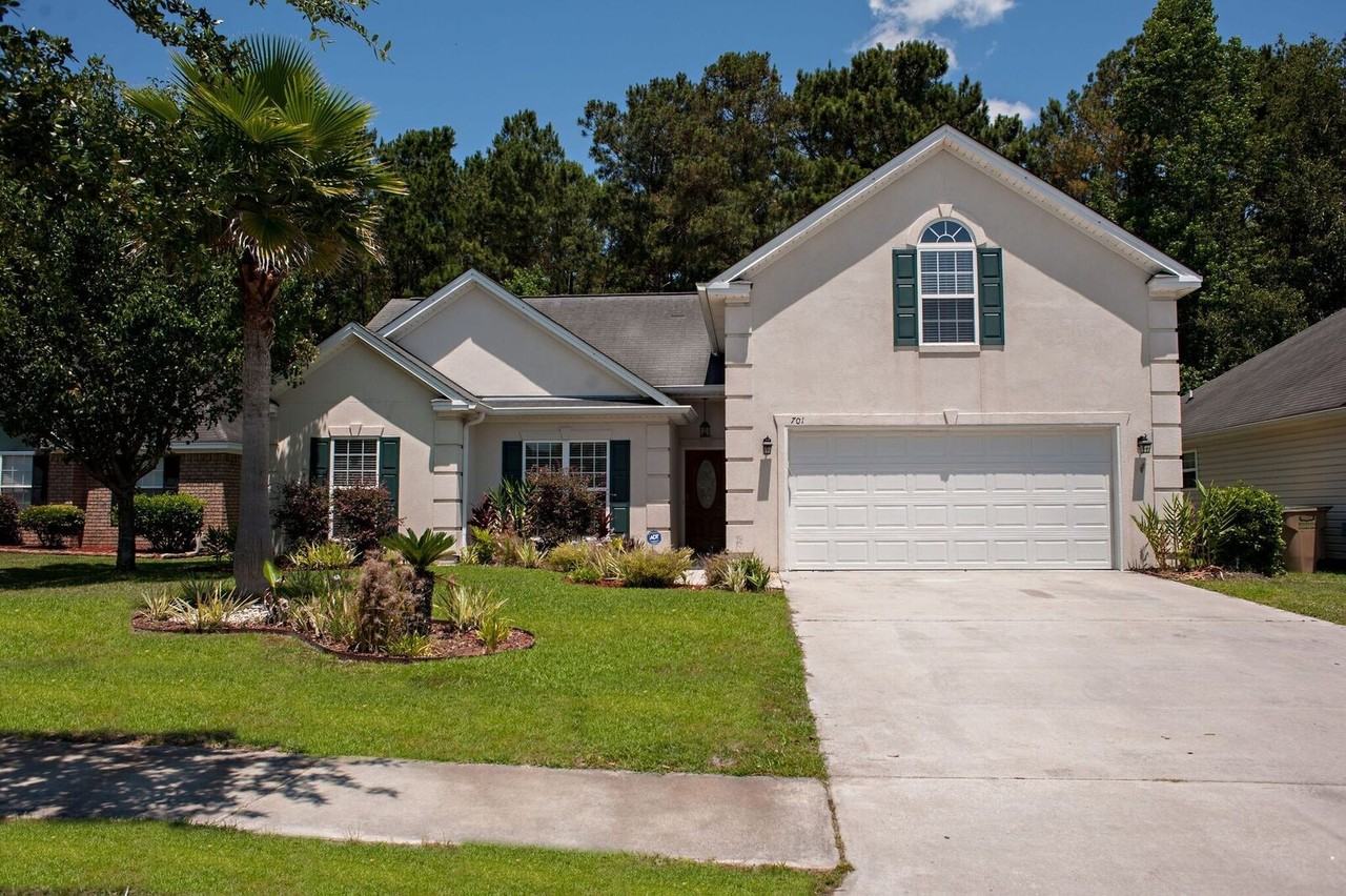 701 Laurel Hill Cir - Photo 2 of 40