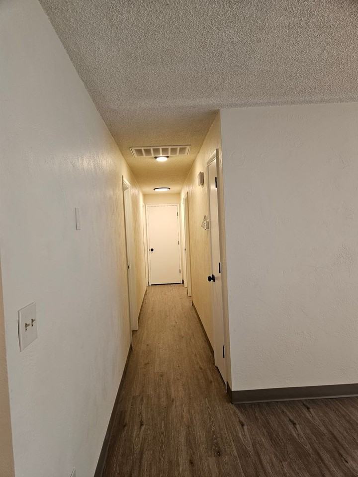 1950 Nw Michelle Way - Photo 3 of 12