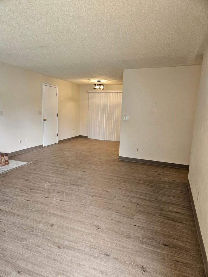 1950 Nw Michelle Way - Photo 5 of 12