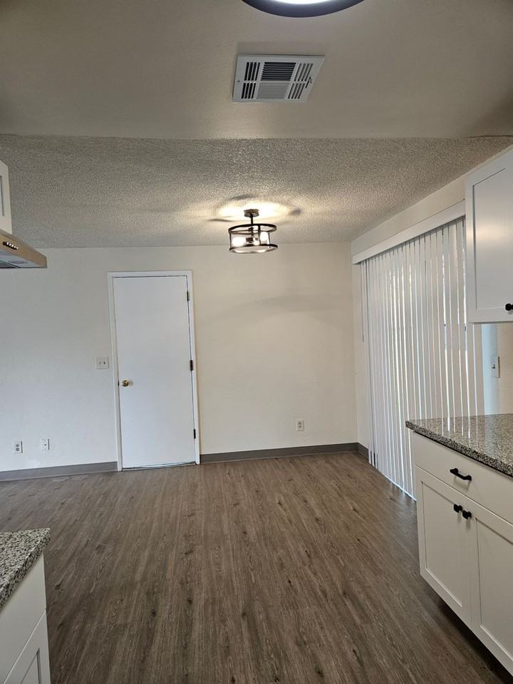 1950 Nw Michelle Way - Photo 7 of 12