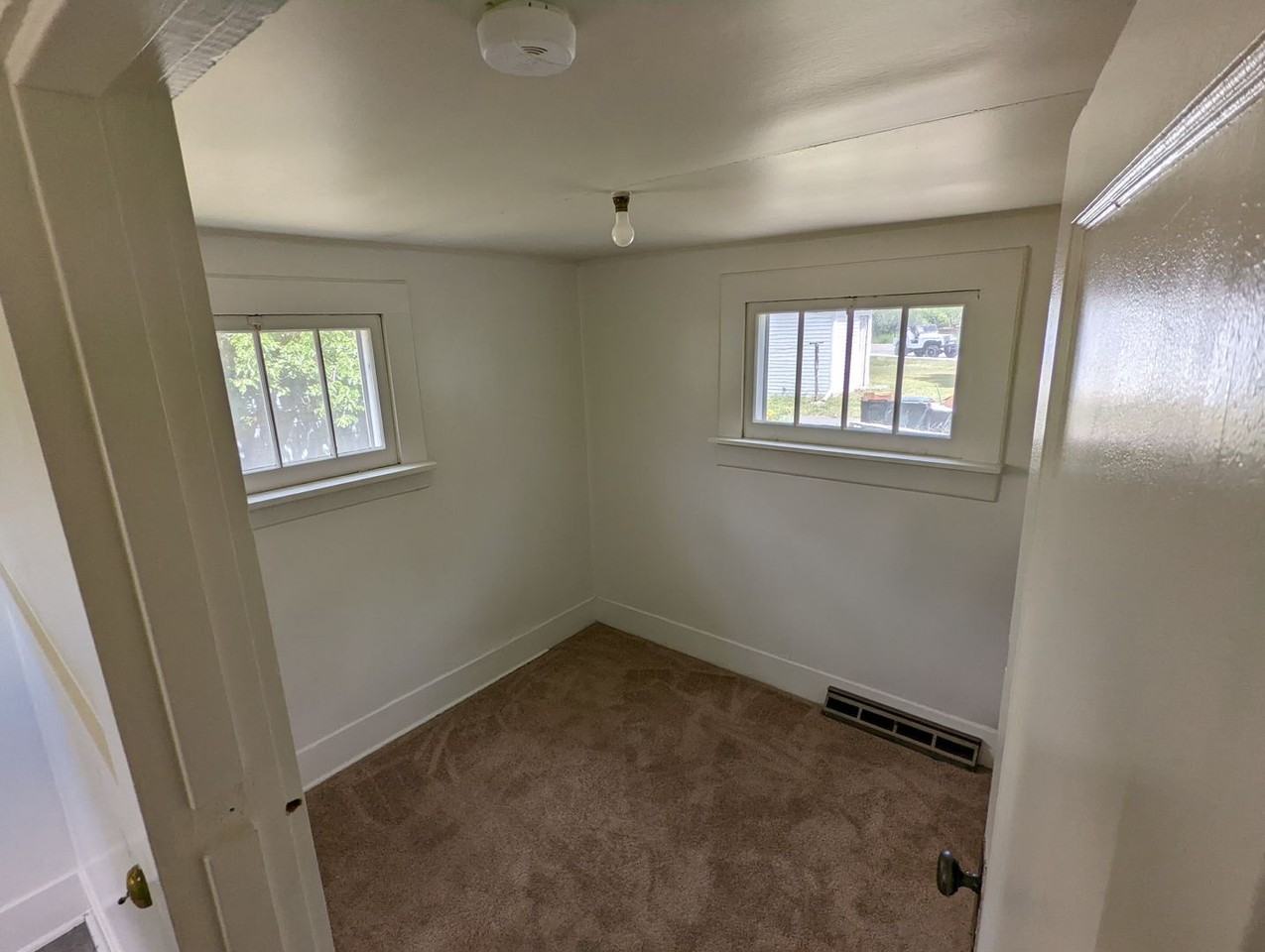 1322 S 7th St W - Photo 6 of 9