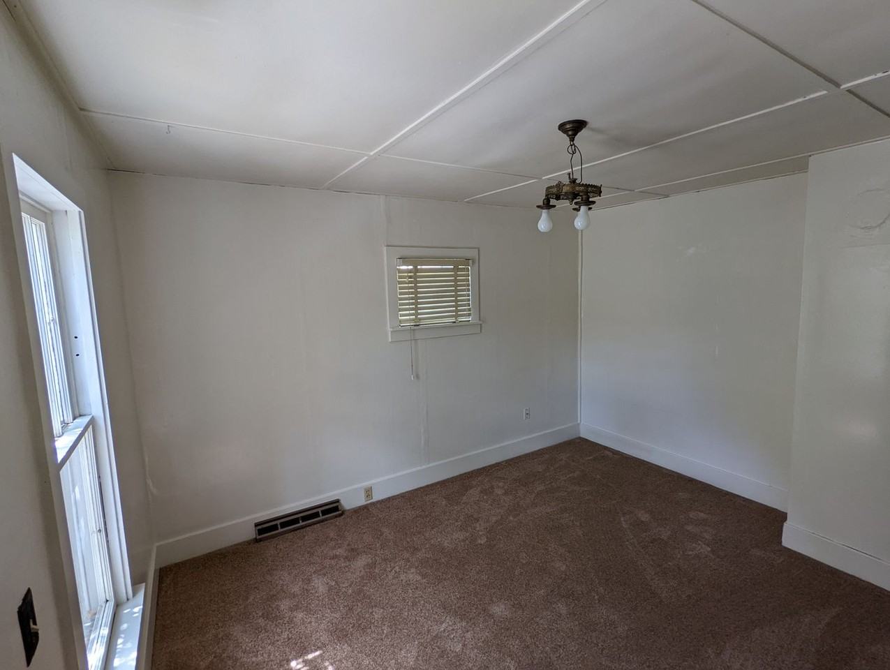 1322 S 7th St W - Photo 7 of 9