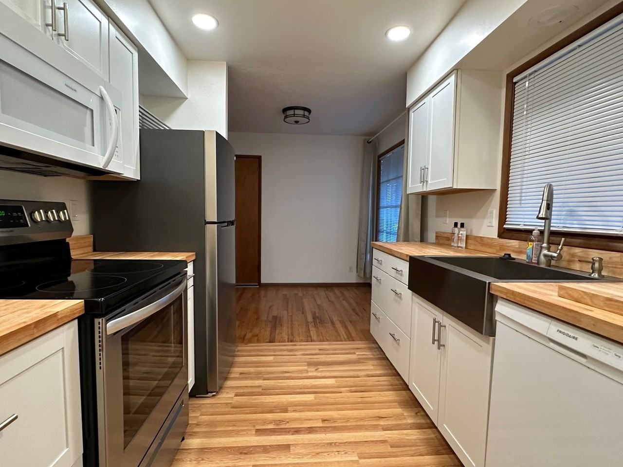 12820 Sw Glenhaven St - Photo 3 of 14