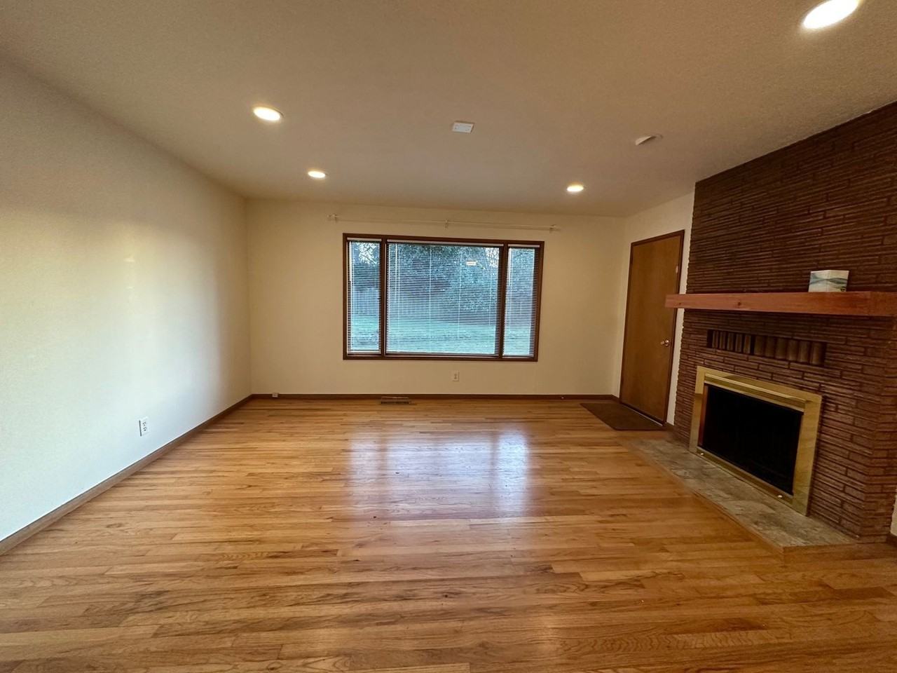 12820 Sw Glenhaven St - Photo 5 of 14