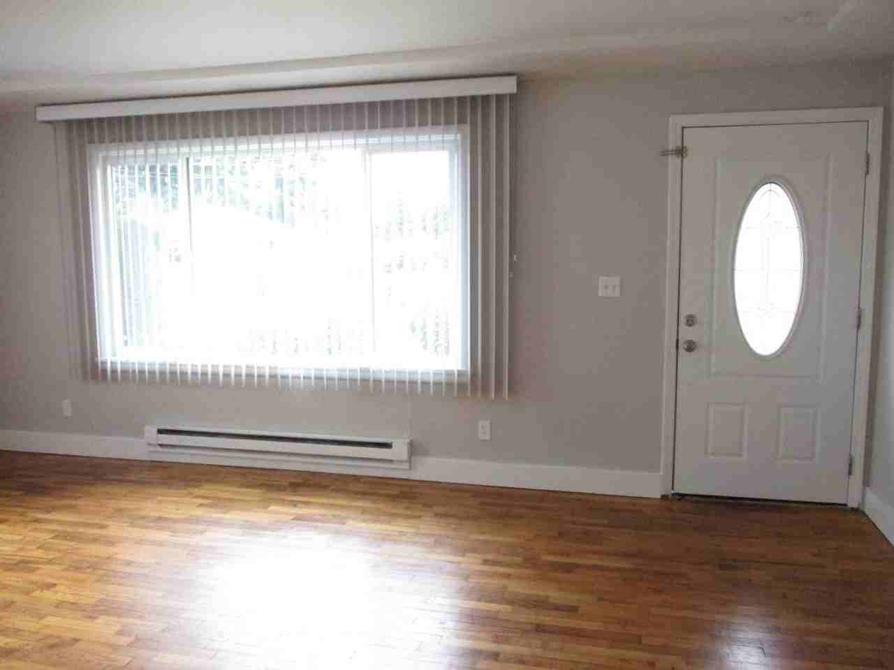 8618 Tacoma Ave S - Photo 4 of 24