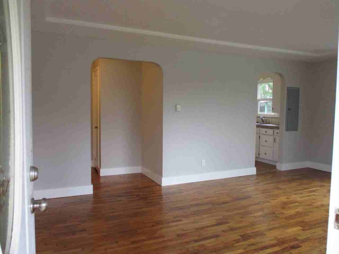 8618 Tacoma Ave S - Photo 5 of 24