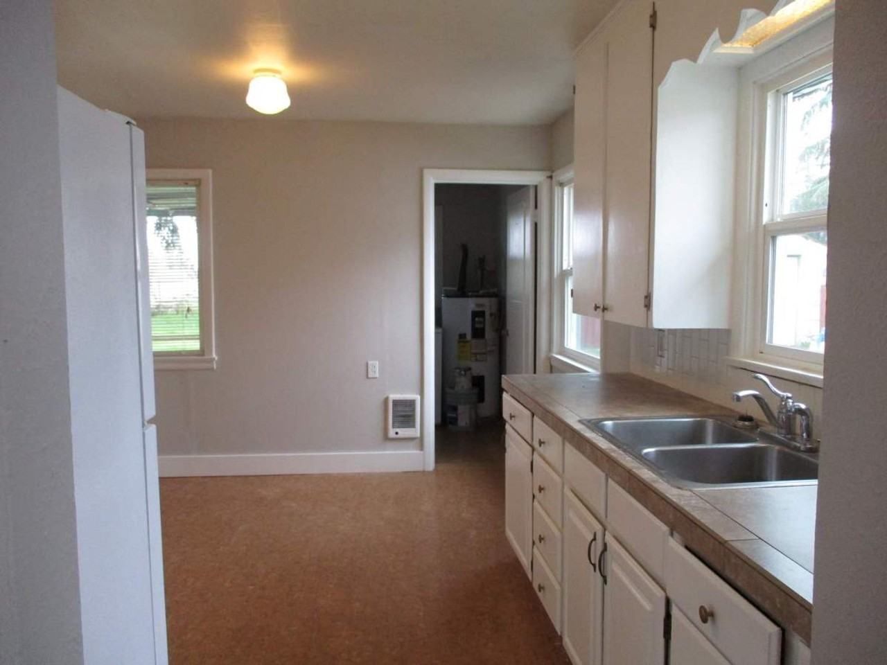 8618 Tacoma Ave S - Photo 6 of 24